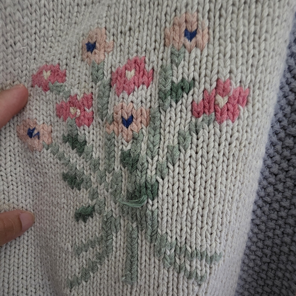 Vintage Evan Picone-Sport Pink and Blue Hand Knit Sweater with Floral Design - Picture 6 of 7